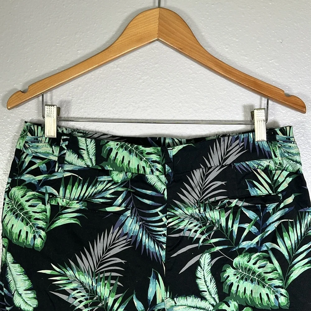 Cynthia Rowley Tropical Leaf Print Shorts 10 | Resort Vacation summer casual - Picture 3 of 9